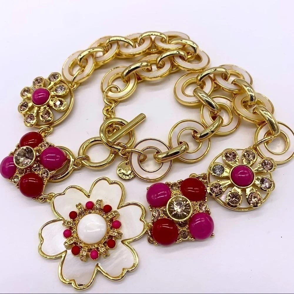 Talbots Flower Link Gold Necklace - Picture 2 of 6
